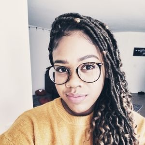 Meet your Posher, Adrienne